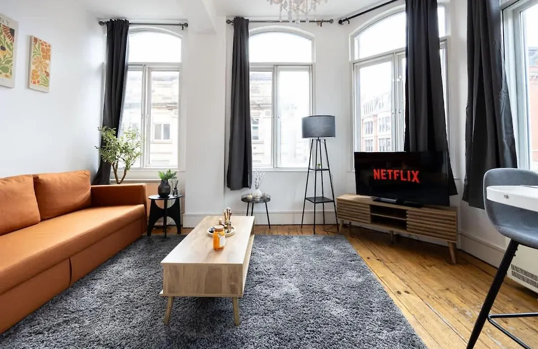2 Bed City Centre Flat Sleeps 6-1